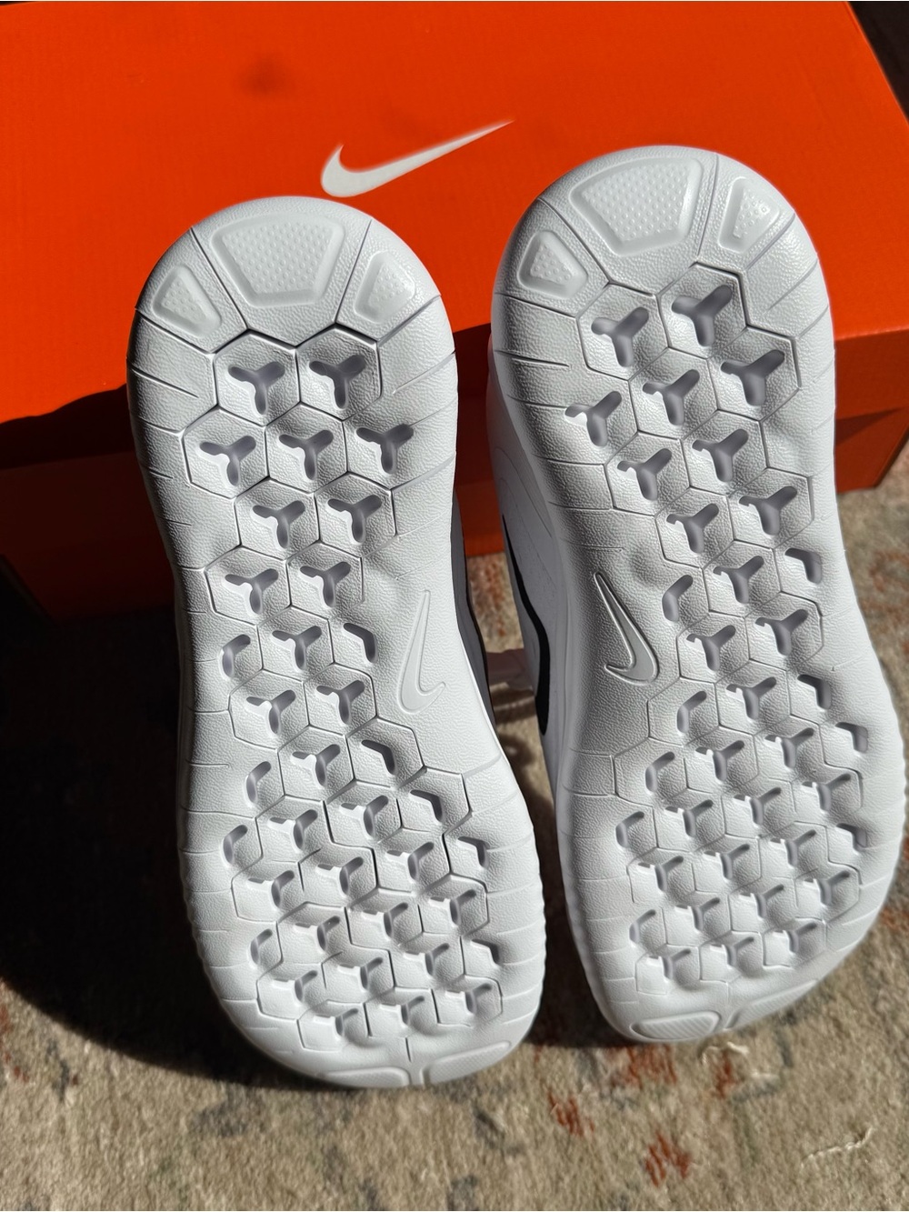 NWT brand new in box Nike White Freerun Flyknit Training Sneakers size 7.5 - Picture 4 of 10